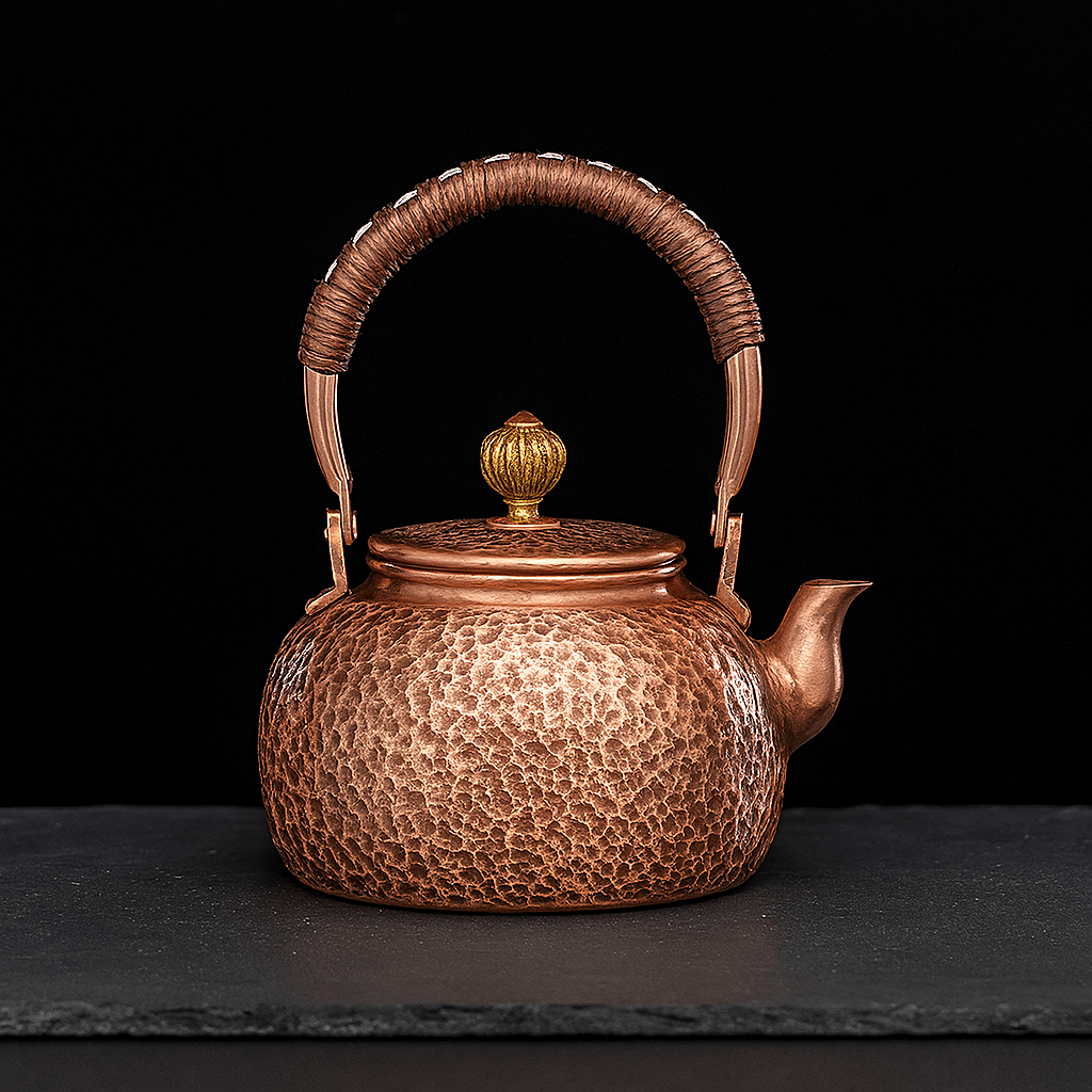 Théièrea | Yanshui — Théière chinoise en cuivre à surface martelée 600 ml