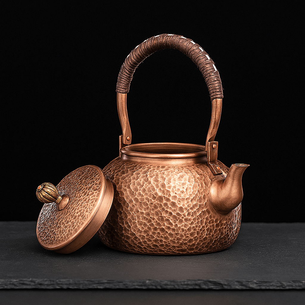 Théièrea | Yanshui — Théière chinoise en cuivre à surface martelée 600 ml