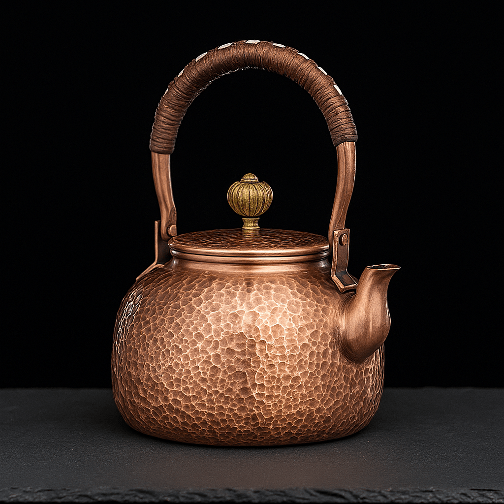 Théièrea | Yanshui — Théière chinoise en cuivre à surface martelée 600 ml